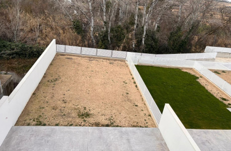 Chalet adosado en venta en calle Alpartir, 34