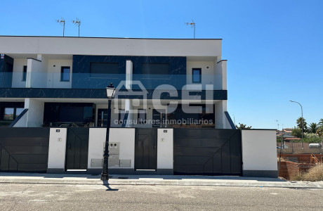 Chalet adosado en venta en calle Fray Luis de León, 43