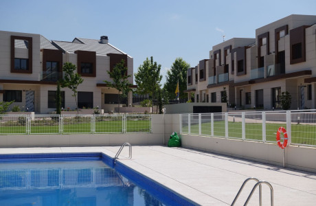 Chalet adosado en venta en calle Cabo de Finisterre s/n