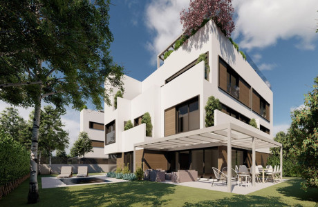 Ático en venta en avenida de la Victoria , 68