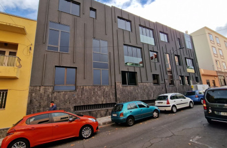 Piso en venta en avenida Lucas Vega , 19