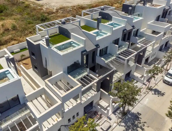 Chalet pareado en venta en calle Jose Maria Martin Carpena, 2