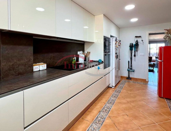 Chalet adosado en venta en avenida Marenyet