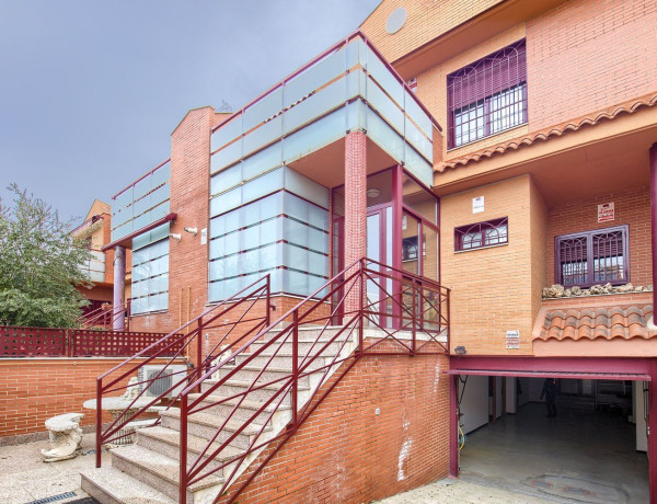 Alquiler de Chalet adosado en Fernando Trueba