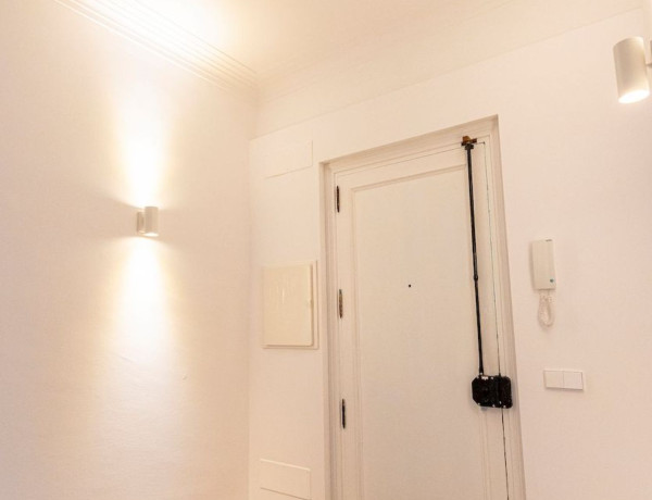 Piso en venta en calle de la reina maria cristina