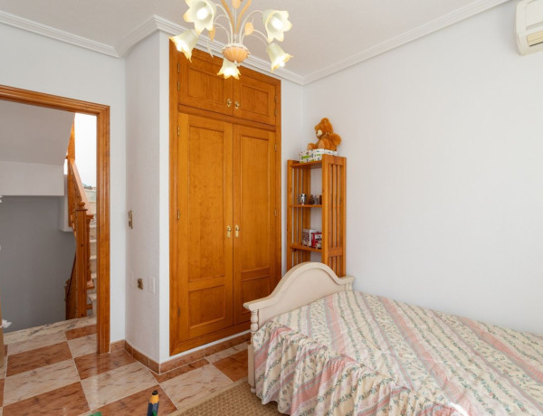 Chalet adosado en venta en avenida de Montezenia s/n