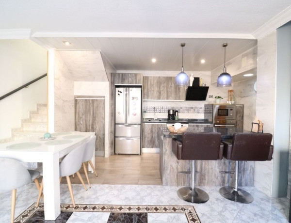 Chalet adosado en venta en Los Balcones y los Altos