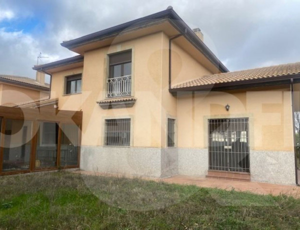 Chalet pareado en venta en Villamayor