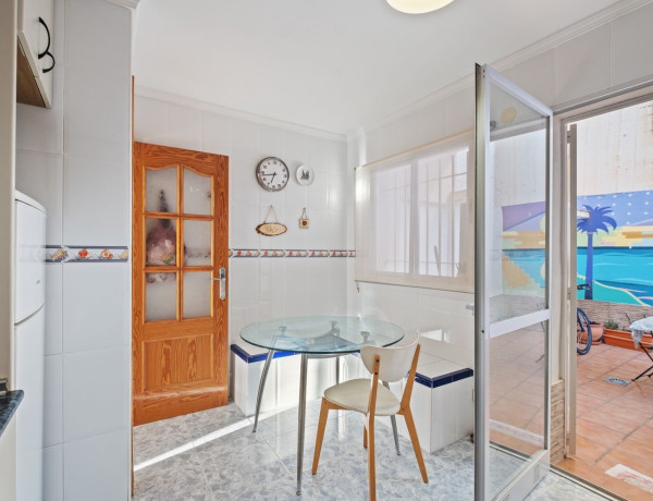 Chalet adosado en venta en calle Picadero