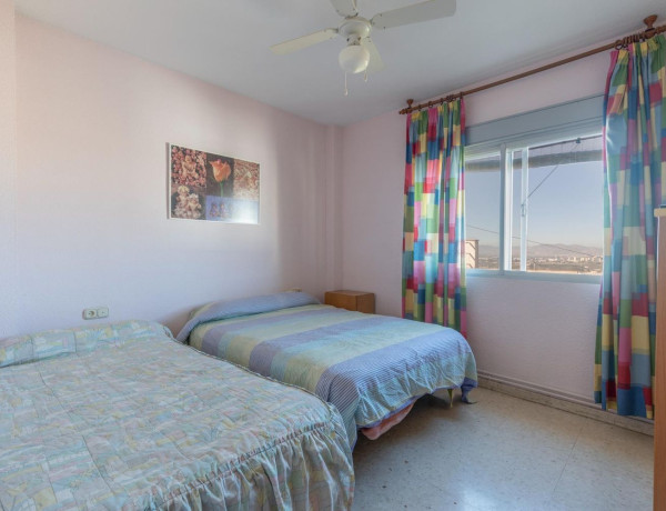 Chalet pareado en venta en calle Góngora