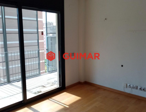 Piso en venta en calle Gelida