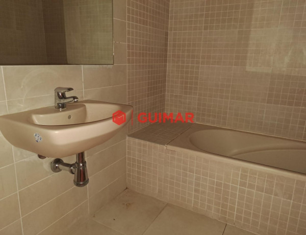 Piso en venta en calle Gelida