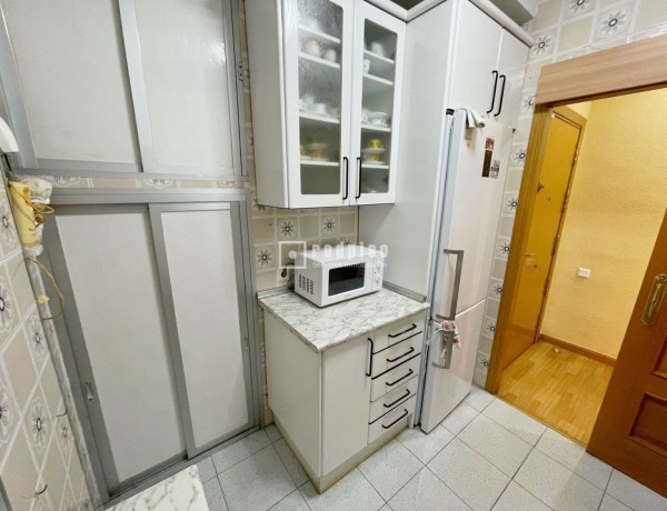 Piso en venta en calle Paredes de Nava