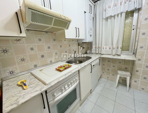 Piso en venta en calle Paredes de Nava