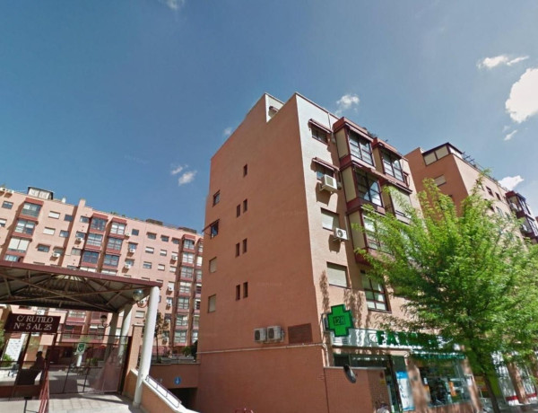 Piso en venta en calle Rutilo