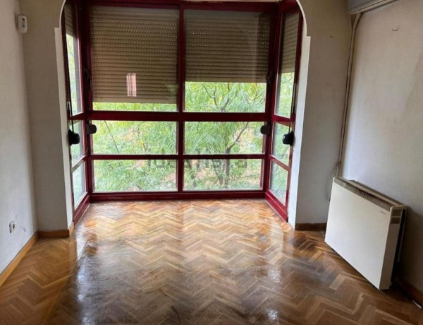 Piso en venta en calle Rutilo