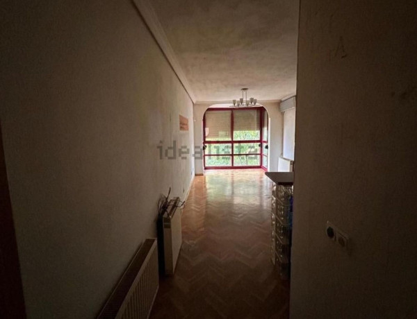 Piso en venta en calle Rutilo