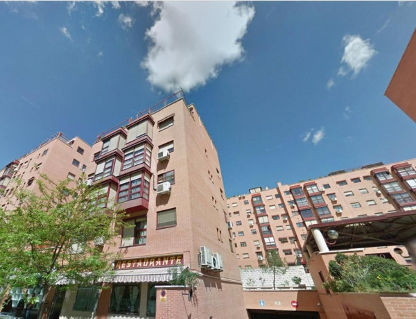 Piso en venta en calle Rutilo