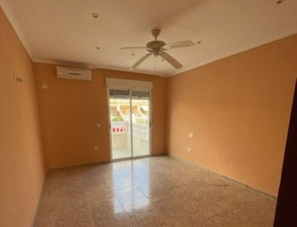 Chalet adosado en venta en calle 3