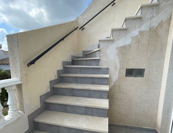 Chalet adosado en venta en calle 3