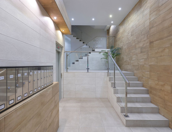 Piso en venta en calle Cabrales, 136