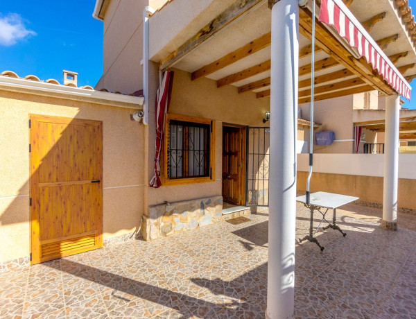 Chalet adosado en venta en calle la Sagra