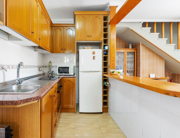 Chalet adosado en venta en calle la Sagra