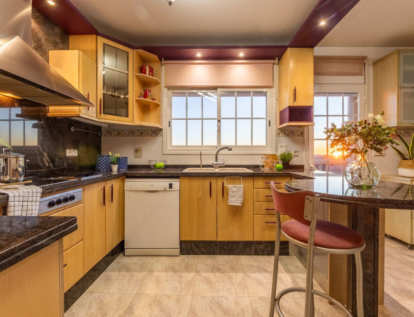 Chalet adosado en venta en calle Wilson