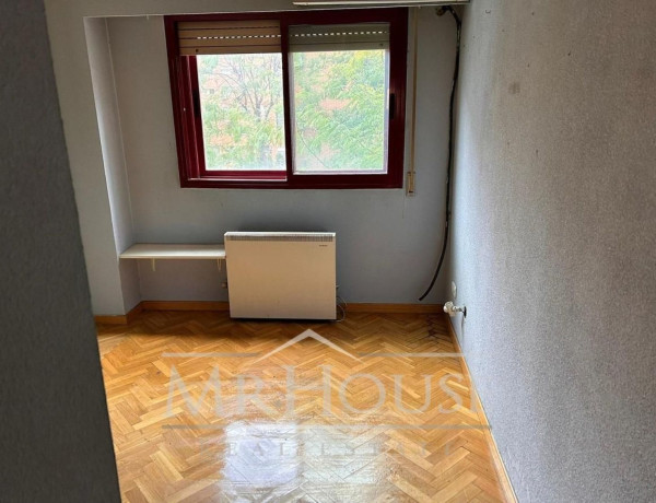 Piso en venta en calle Rutilo