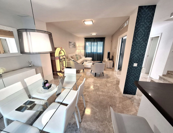 Casa de pueblo en venta en Urbanización Los Naranjos de Marbella