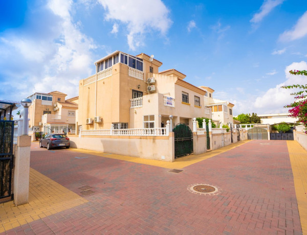 Chalet adosado en venta en La Siesta - El Salado - Torreta