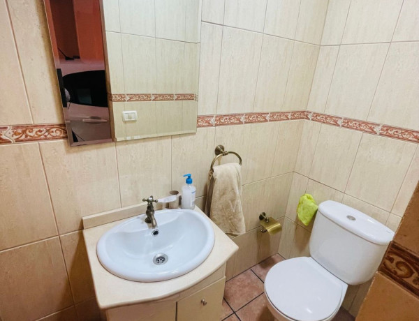 Chalet adosado en venta en calle Chineguas, 59