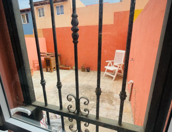 Chalet adosado en venta en calle Chineguas, 59