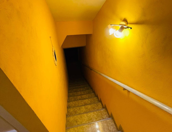 Chalet adosado en venta en calle Chineguas, 59