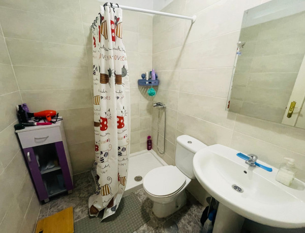 Chalet adosado en venta en calle Chineguas, 59