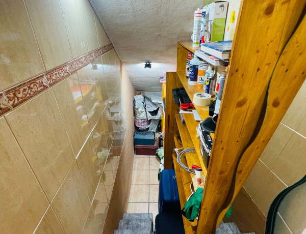 Chalet adosado en venta en calle Chineguas, 59