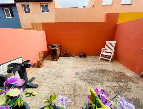 Chalet adosado en venta en calle Chineguas, 59