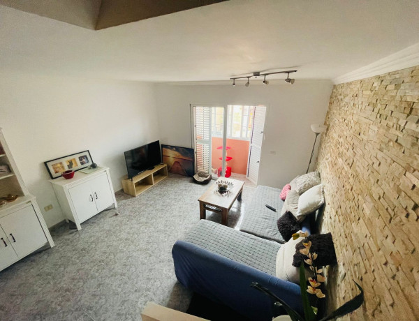 Chalet adosado en venta en calle Chineguas, 59