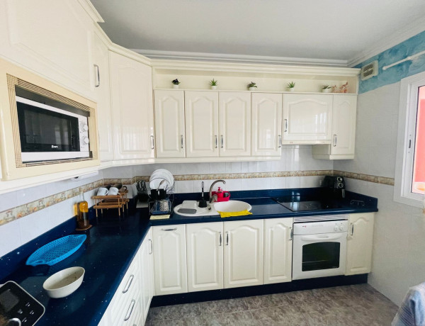 Chalet adosado en venta en calle Chineguas, 59