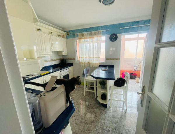 Chalet adosado en venta en calle Chineguas, 59