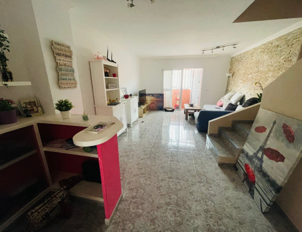 Chalet adosado en venta en calle Chineguas, 59