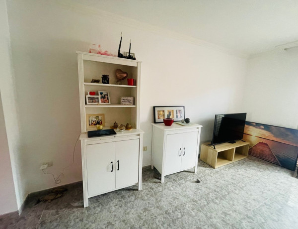 Chalet adosado en venta en calle Chineguas, 59