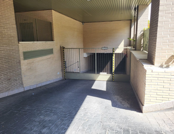 Alquiler de Garaje en avenida del Monasterio de El Escorial, 111