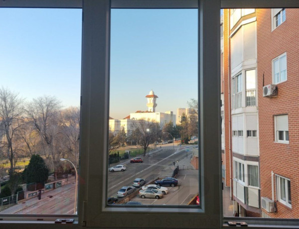 Piso en venta en calle de Salvador de Madariaga