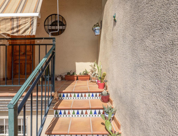 Chalet adosado en venta en calle Julio Romero de Torres