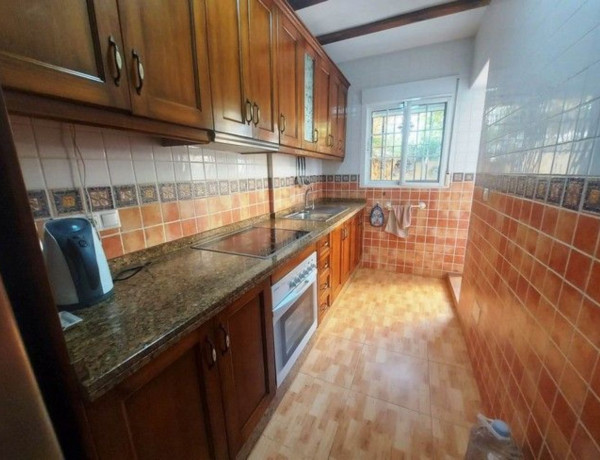 Chalet adosado en venta en calle Azafran