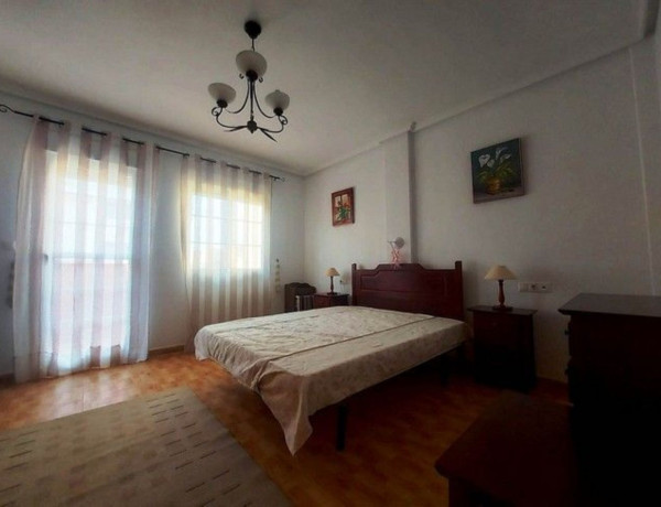 Chalet adosado en venta en calle Azafran