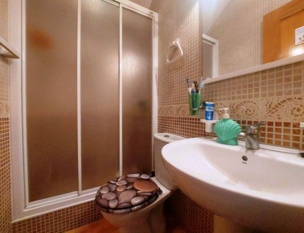 Chalet adosado en venta en calle Azafran