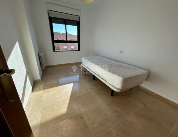 Alquiler de Ático en calle Médico Vicente Reyes, 17