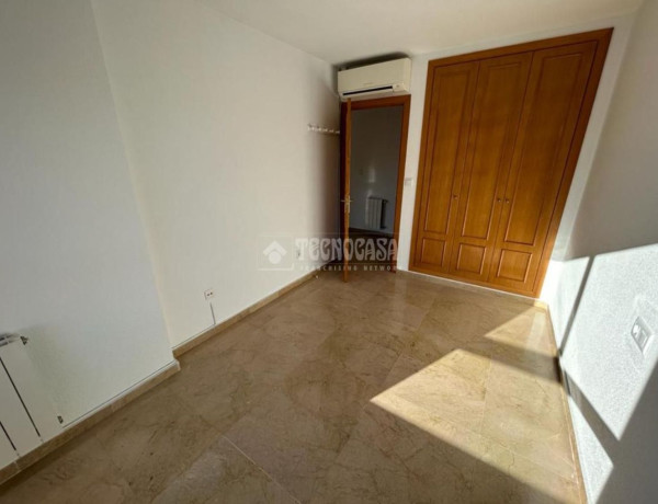 Alquiler de Ático en calle Médico Vicente Reyes, 17